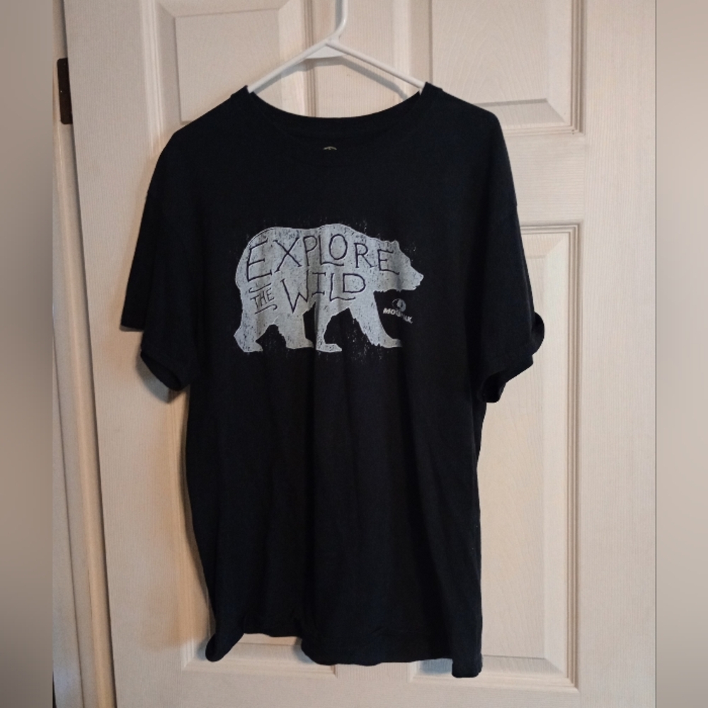 Black Graphic Mossy Oak T-Shirt with Bear Design Size Large